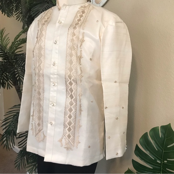 Elegant Coat Barong Tagalog in Cream Beige in Pinya Silk w/ classic embroidery - Picture 3 of 9